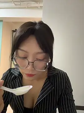 Snapshot of wt0314 chatting on February 28, 1:45 pm wt0314 online show from February 28, 1:45 pm