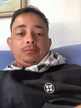 isacalejandroo online show from December 28, 4:30 pm