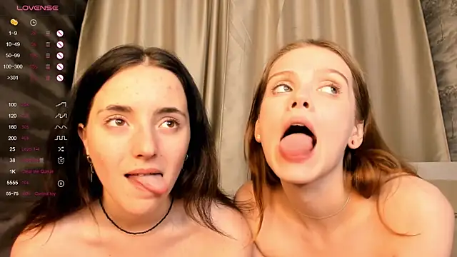 AlodiaHakes online show from December 5, 5:17 pm