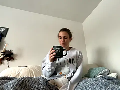 MissSwitch online show from December 4, 1:42 pm