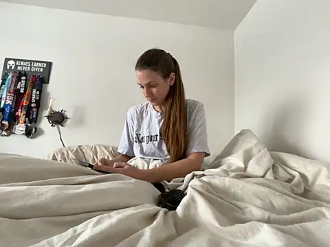 MissSwitch online show from February 4, 7:55 pm