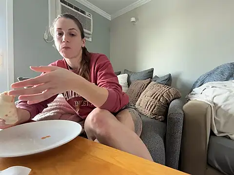 MissSwitch online show from March 8, 5:43 pm