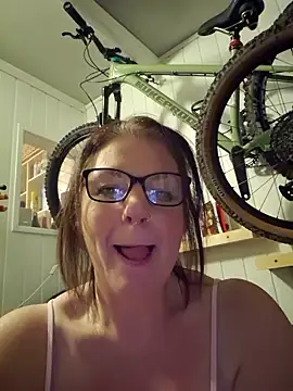 420Curvybabe online show from December 31, 12:00 am