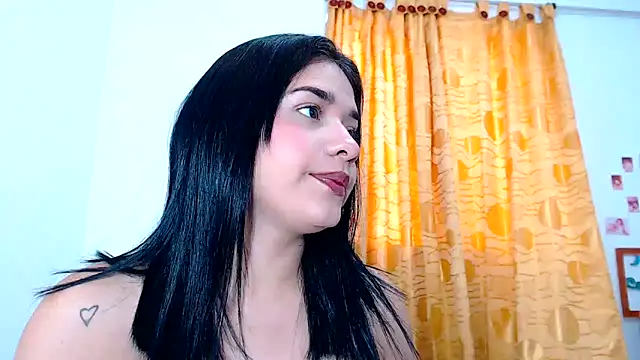 Snapshot of SaraBlosson chatting on February 4, 10:13 pm SaraBlosson online show from February 4, 10:13 pm