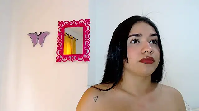 Snapshot of SaraBlosson chatting on March 6, 8:27 pm SaraBlosson online show from March 6, 8:27 pm