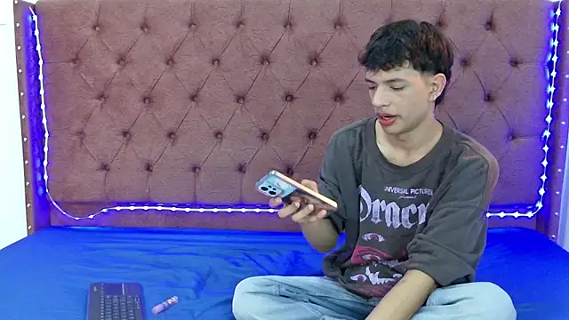 boys yourparty online show from December 26, 1:43 pm