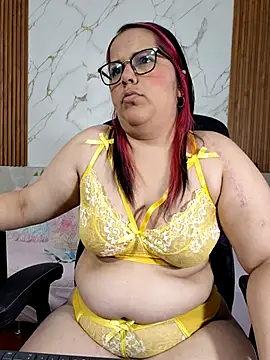 Snapshot of kiara_scottt chatting on June 24, 8:35 am kiara scottt online show from June 24, 8:35 am