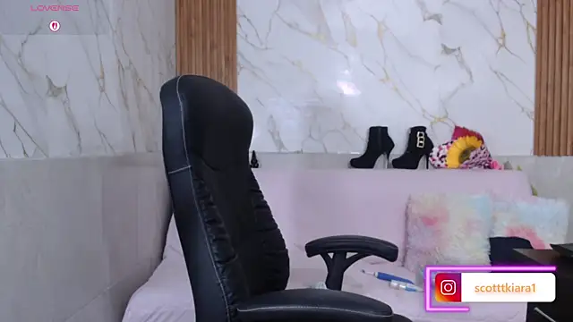 Snapshot of kiara_scottt chatting on June 27, 12:22 pm kiara scottt online show from June 27, 12:22 pm