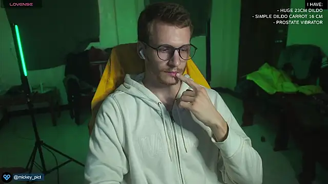 mickeypict online show from December 23, 9:05 am