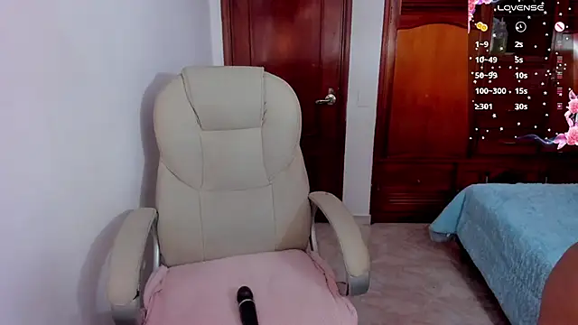 Snapshot of Maavca_ chatting on December 1, 8:03 pm Maavca online show from December 1, 8:03 pm