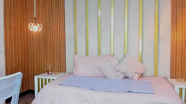 Snapshot of love_mommy chatting on March 14, 2:20 am love mommy online show from March 14, 2:20 am