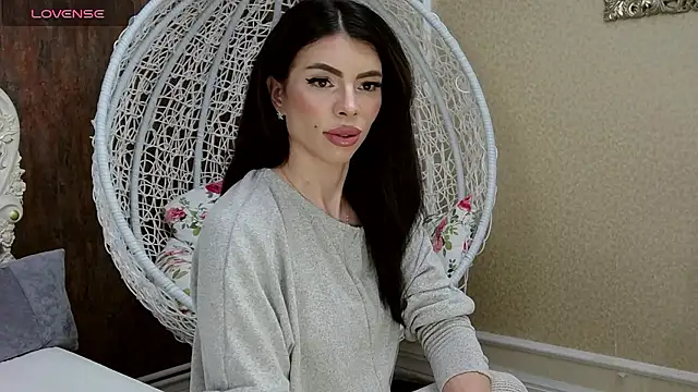 LaraDivine online show from December 9, 9:39 am