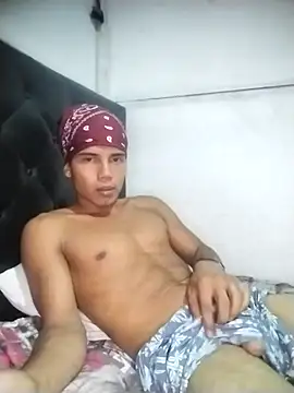 Snapshot of alex_candela chatting on February 2, 6:48 am alex candela online show from February 2, 6:48 am