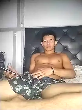 Snapshot of alex_candela chatting on February 13, 2:12 am alex candela online show from February 13, 2:12 am