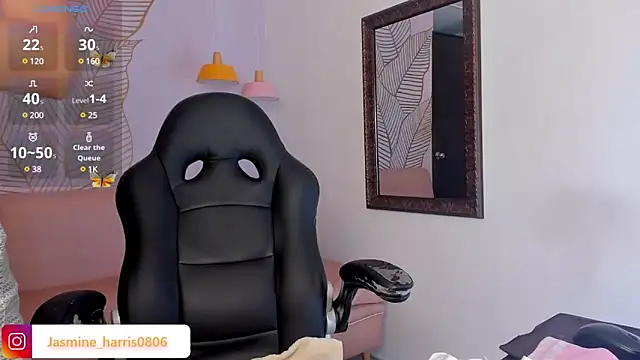 Snapshot of JasmineHarris chatting on December 17, 12:00 pm JasmineHarris online show from December 17, 12:00 pm