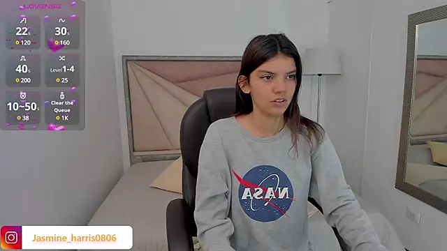 Snapshot of JasmineHarris chatting on February 24, 11:43 am JasmineHarris online show from February 24, 11:43 am