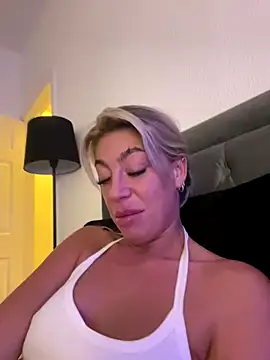 Snapshot of ScarlettMayX chatting on December 14, 9:08 pm ScarlettMayX online show from December 14, 9:08 pm