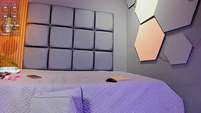 Snapshot of HOTTY_RED_ chatting on September 19, 6:30 pm HOTTY RED  online show from September 19, 6:30 pm