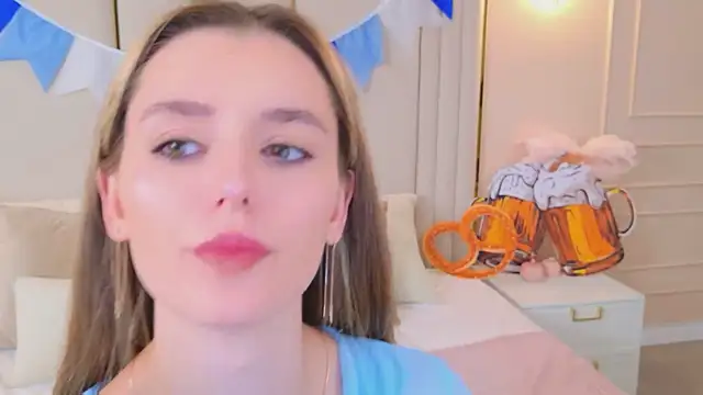 Snapshot of MarybethSnow chatting on October 4, 5:11 pm MarybethSnow online show from October 4, 5:11 pm