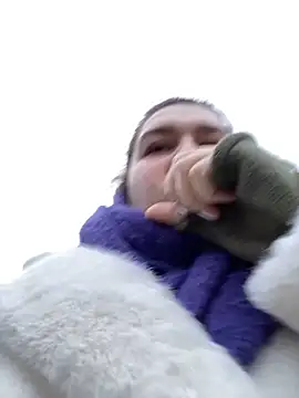 SuzieMurray online show from December 9, 9:06 am