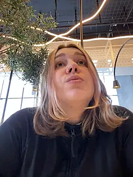 SuzieMurray online show from March 4, 11:29 am