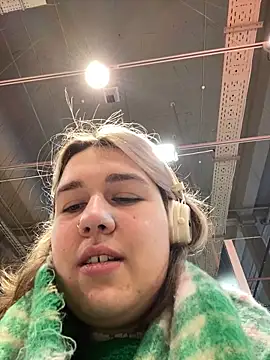 SuzieMurray online show from March 11, 8:09 am