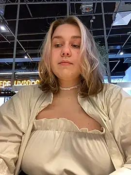 SuzieMurray online show from March 18, 11:30 am