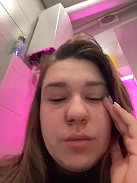 SuzieMurray online show from April 12, 8:19 am