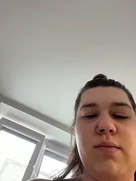 SuzieMurray online show from April 22, 8:17 am