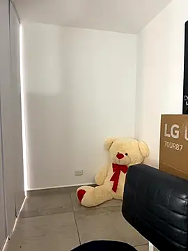 kimberlyhills1 online show from November 6, 7:59 pm