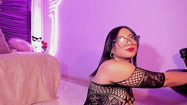 Snapshot of Laurentdupont04 chatting on February 20, 9:44 am Laurentdupont04 online show from February 20, 9:44 am