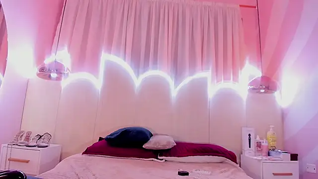 Snapshot of Laurentdupont04 chatting on March 16, 6:09 am Laurentdupont04 online show from March 16, 6:09 am