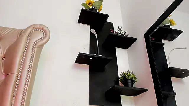 AlexaFoxy18 online show from December 18, 9:36 am