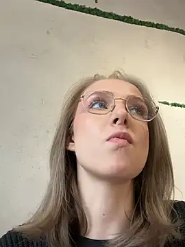 CaseyStar online show from February 6, 9:43 am