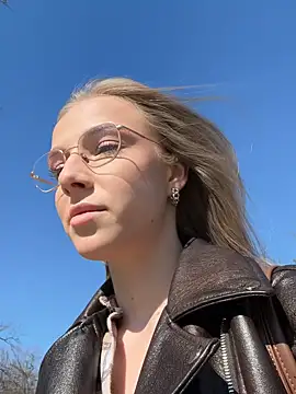 CaseyStar online show from March 7, 9:18 am