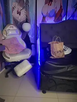 Im Little online show from December 31, 3:23 am