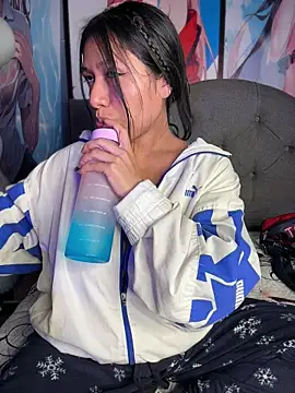 Im Little online show from April 22, 2:25 am