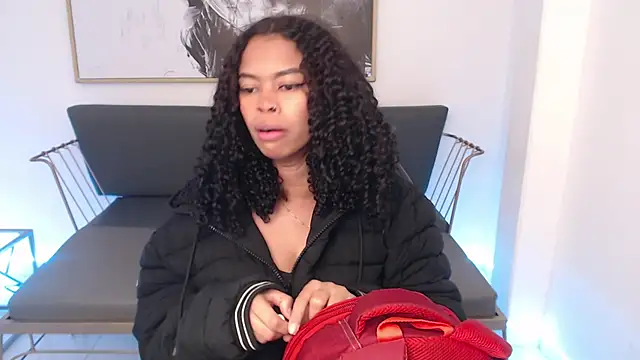 Snapshot of Shenna_brunette_ chatting on December 21, 1:10 pm Shenna brunette online show from December 21, 1:10 pm