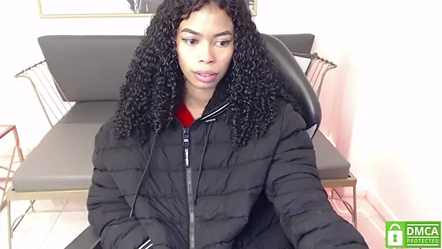 Snapshot of Shenna_brunette_ chatting on January 20, 1:11 pm Shenna brunette online show from January 20, 1:11 pm
