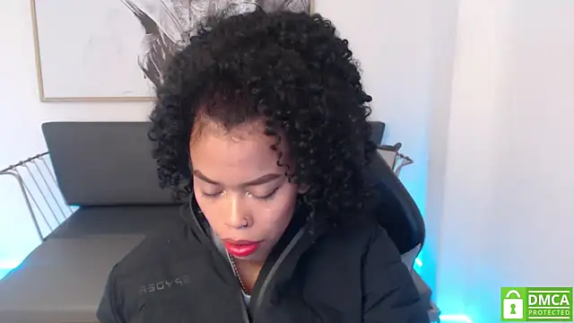 Snapshot of Shenna_brunette_ chatting on January 26, 1:04 pm Shenna brunette online show from January 26, 1:04 pm