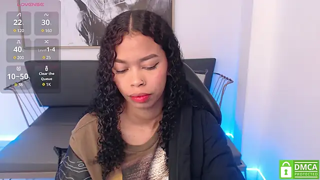 Snapshot of Shenna_brunette_ chatting on February 10, 1:11 pm Shenna brunette online show from February 10, 1:11 pm