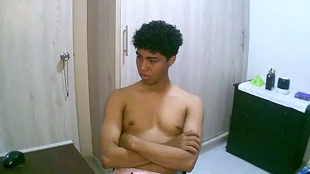 Snapshot of sexy_diamante_ chatting on September 29, 1:44 am sexy diamante  online show from September 29, 1:44 am