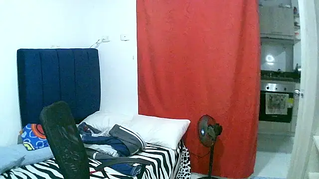 sexy diamante  online show from January 13, 1:11 am