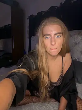 Snapshot of Summer_Paige chatting on February 1, 12:51 am Summer Paige online show from February 1, 12:51 am