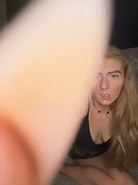 Snapshot of Summer_Paige chatting on October 12, 9:14 pm Summer Paige online show from October 12, 9:14 pm