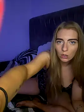 Snapshot of Summer_Paige chatting on December 14, 4:18 am Summer Paige online show from December 14, 4:18 am