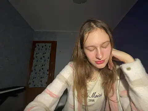 Snapshot of Eva_Angel3 chatting on February 8, 7:27 pm Eva Angel3 online show from February 8, 7:27 pm
