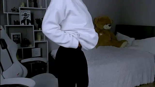 MichelleOrtis online show from April 20, 2:36 am