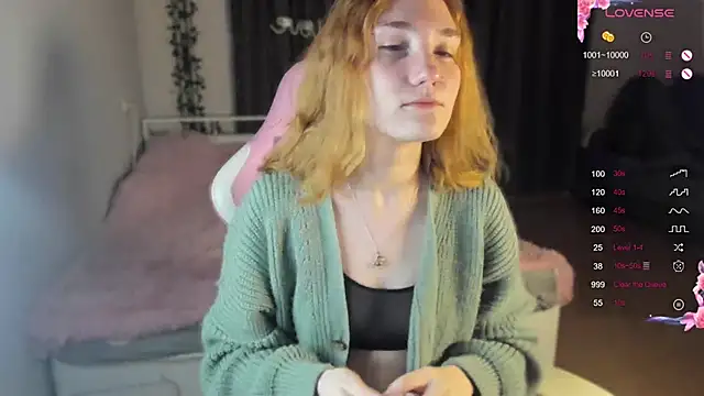 Snapshot of ReddHotPipper chatting on December 12, 1:10 am ReddHotPipper online show from December 12, 1:10 am