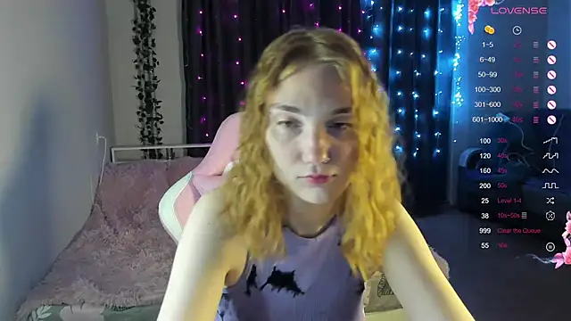 Snapshot of ReddHotPipper chatting on December 16, 1:10 am ReddHotPipper online show from December 16, 1:10 am